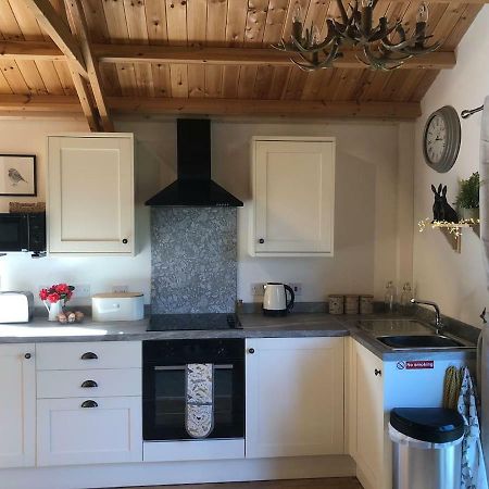 Cosy Dog Friendly Lodge With An Outdoor Bath On The Isle Of Wight Whitwell  Екстериор снимка